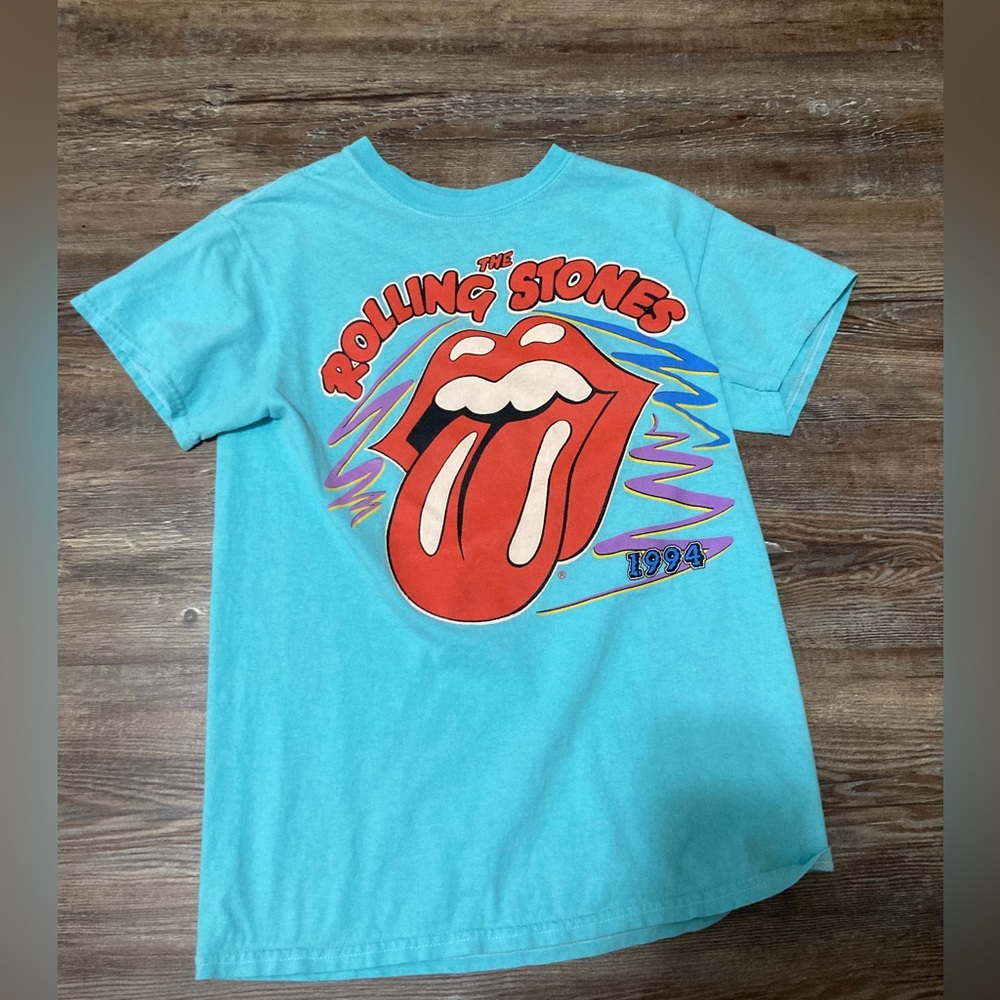 Neon blue, graphic tee, barley worn,